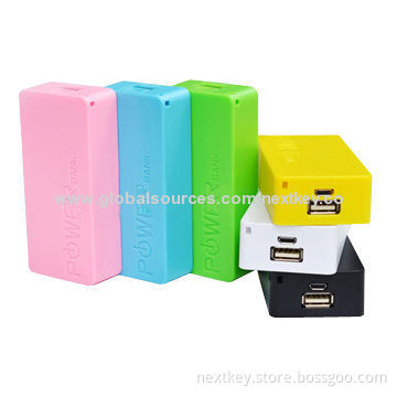 Latest Multiple Colors Perfume Power Banks for iPhone with Keychain, 5,600mAh Capacity